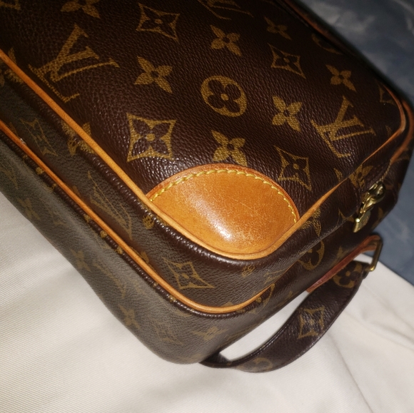 LV Nile Messenger Bag - Picture 6 of 11